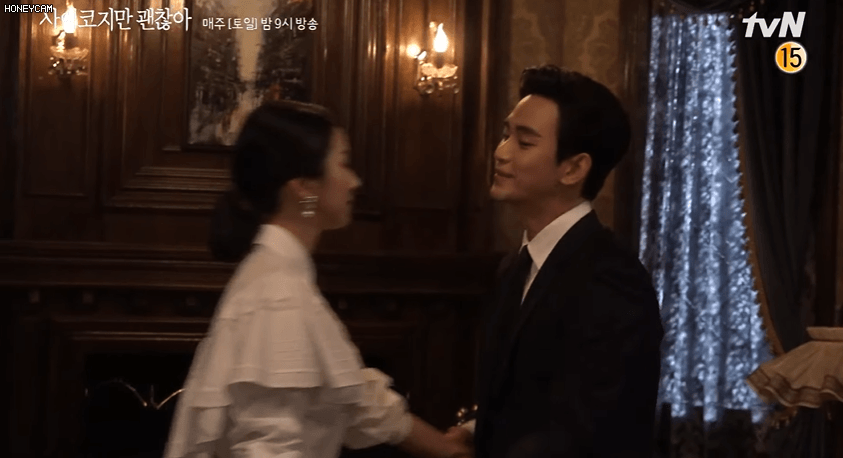 Loạt khoảnh khắc thính triền miên của Kim Soo Hyun - Seo Ye Ji ở hậu trường Điên Thì Có Sao - Ảnh 13.