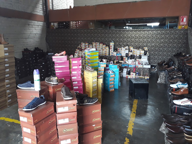 Comercializadora de Insumo Y Calzado Comincalza Cia. Ltda