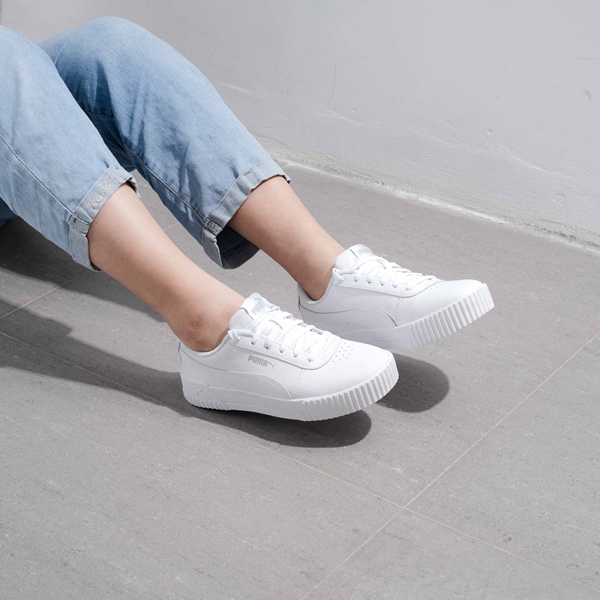 Giày Puma Carina thu hút