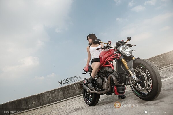 Ducati Monster 1200S độ chất lừ bên cạnh cô nàng cá tính 1