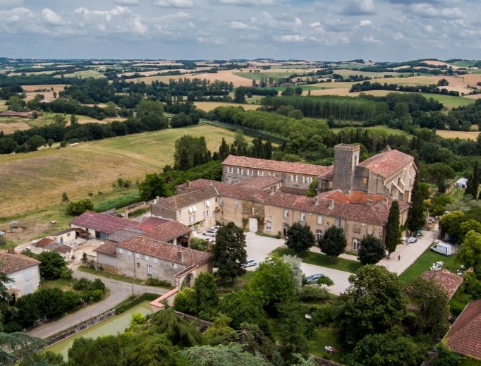 Một cộng đoàn nữ tu Xitô đem không khí tu viện thời trung cổ trở lại Pháp