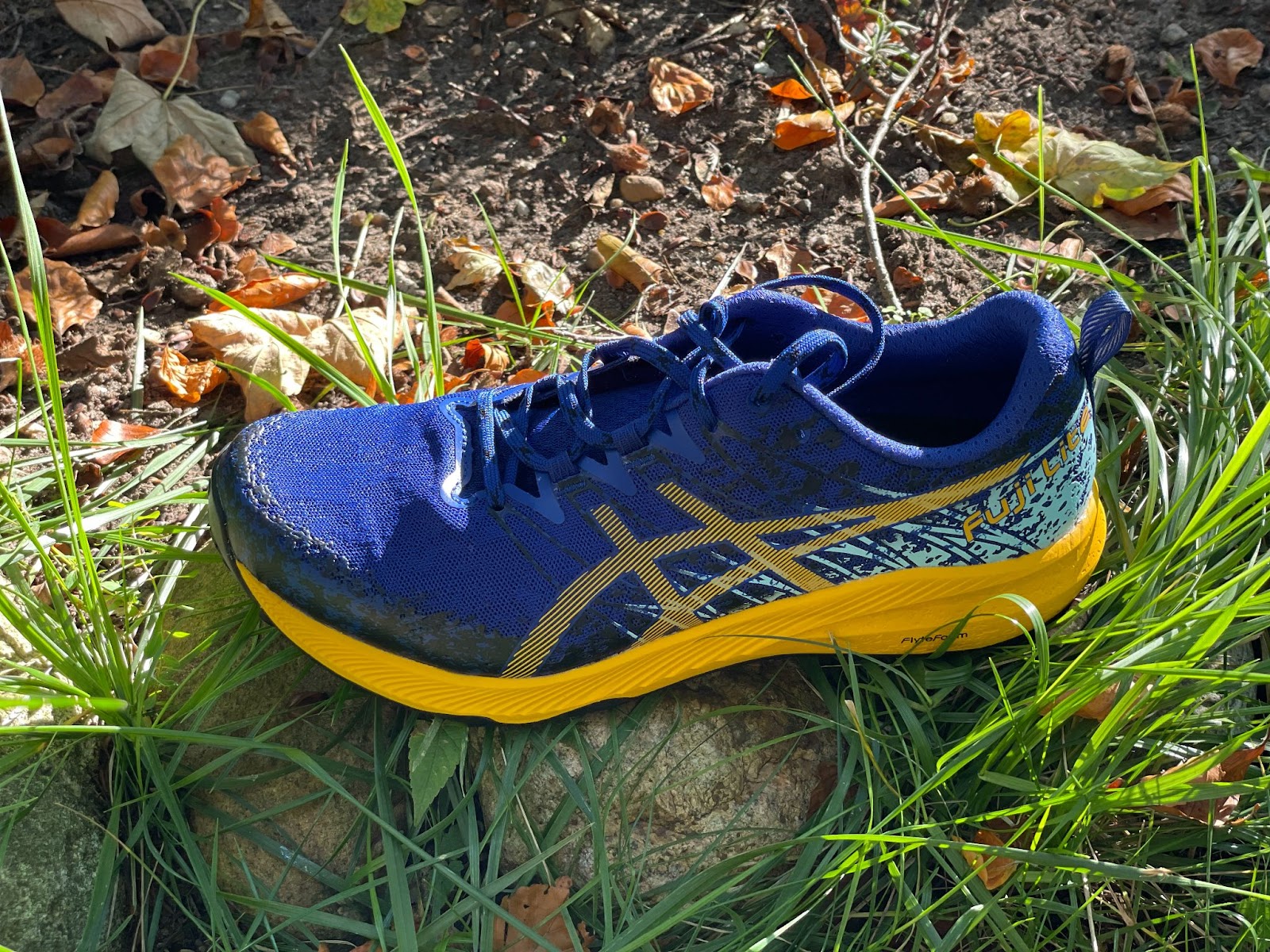 Road Trail Run: Testbericht Asics Fuji Lite 2 & Fuji Trail Kollektion