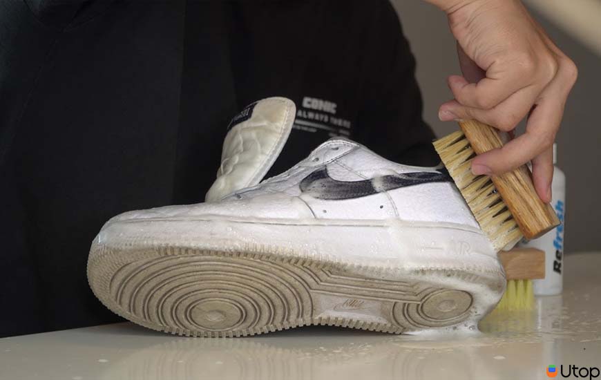 Hướng dẫn cách vệ sinh giày đúng cách 
