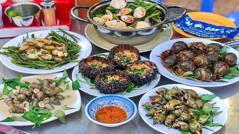 Điểm qua 10 quán ốc ngon rẻ nổi tiếng nhất ở Sài Gòn