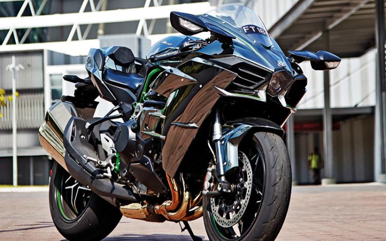 Kawasaki Ninja H2 is one of the top 10 Fastest Bikes in India in 2024