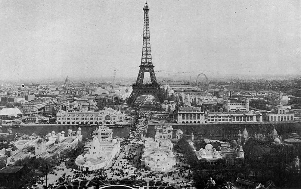 Tampilan Kota Paris pada tahun 1900. Sumber: http://www.bc.edu/bc_org/avp/cas/fnart/arch/1900fair.html