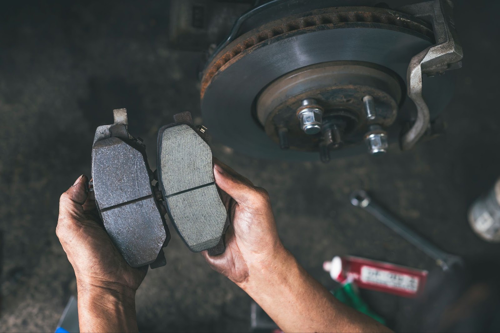 When to replace your car’s brakes - old and new brake pads