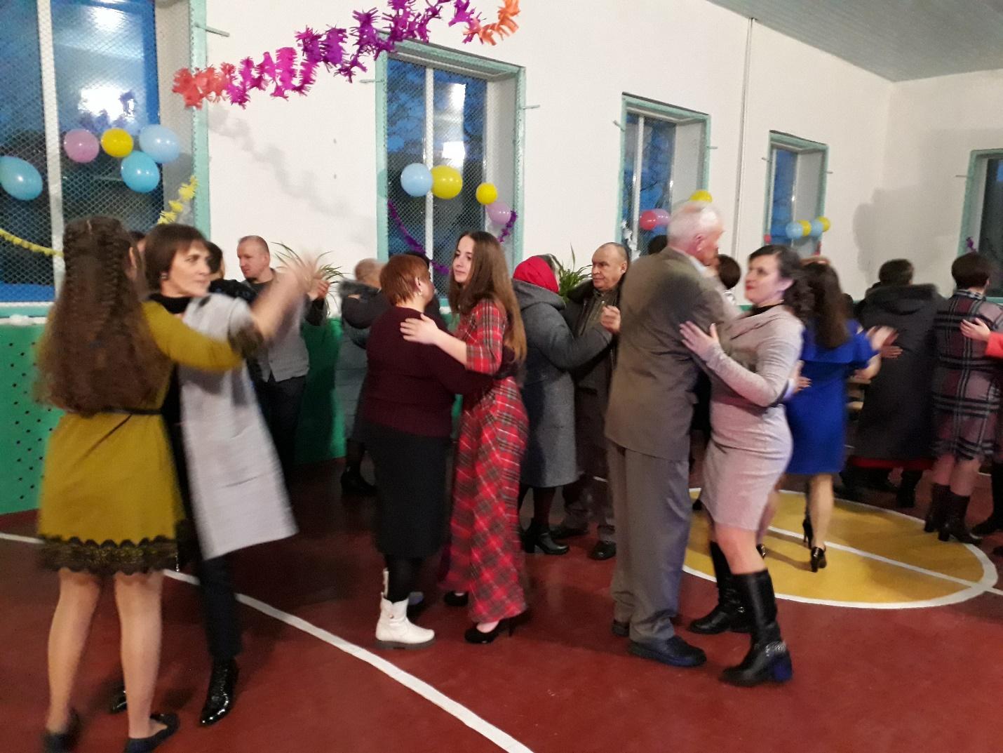 http://dikvik2009.ucoz.net/2018-2019part1/vechir_zustrichi_2019-9.jpg