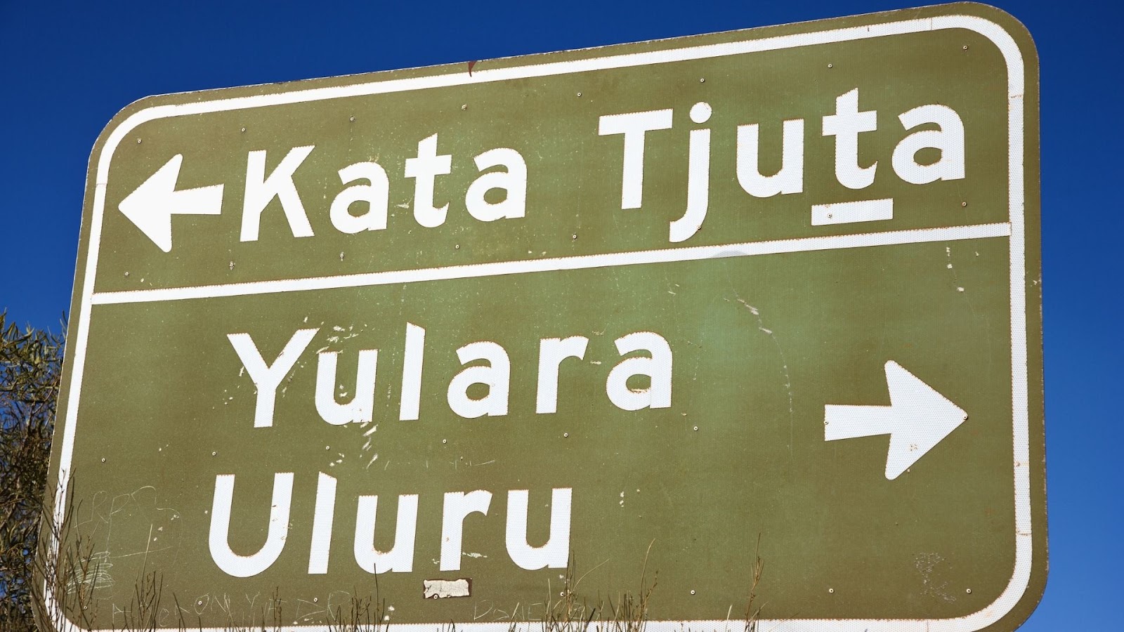 A road sign directing to the Uluru Kata Tjuta National Park