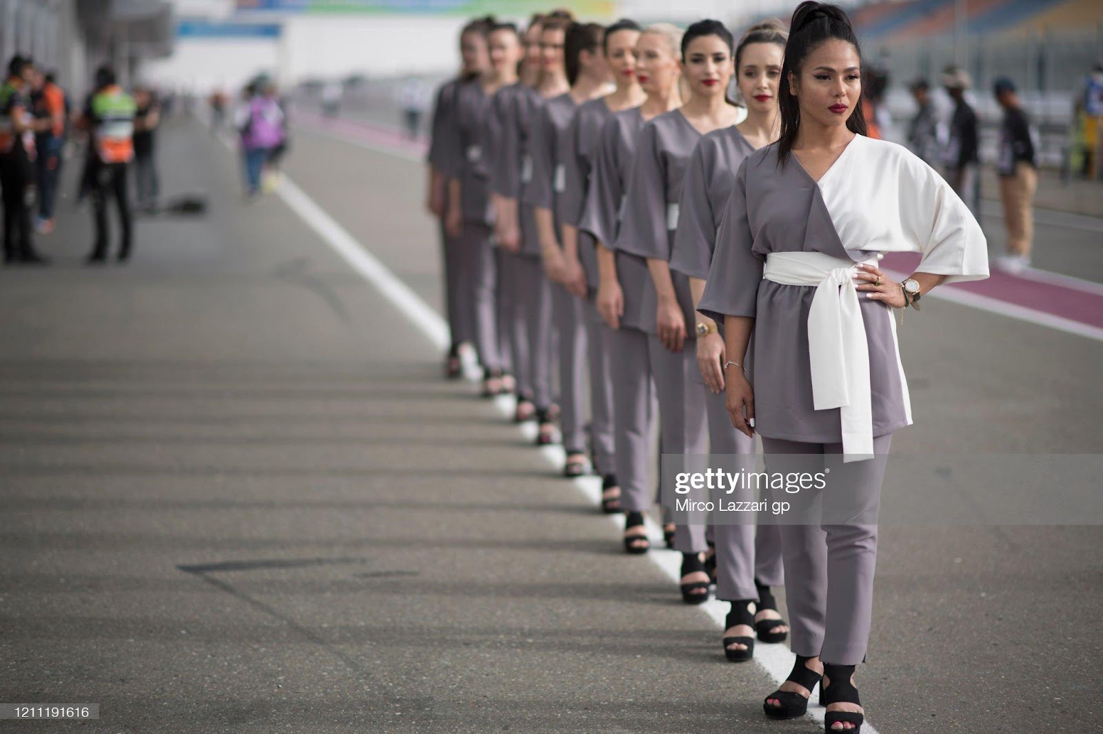 D:\Documenti\posts\posts\Women and motorsport\foto\Getty e altre\the-grid-girls-pose-in-pit-before-the-grid-during-the-moto4-race-the-picture-id1211191616.jpg